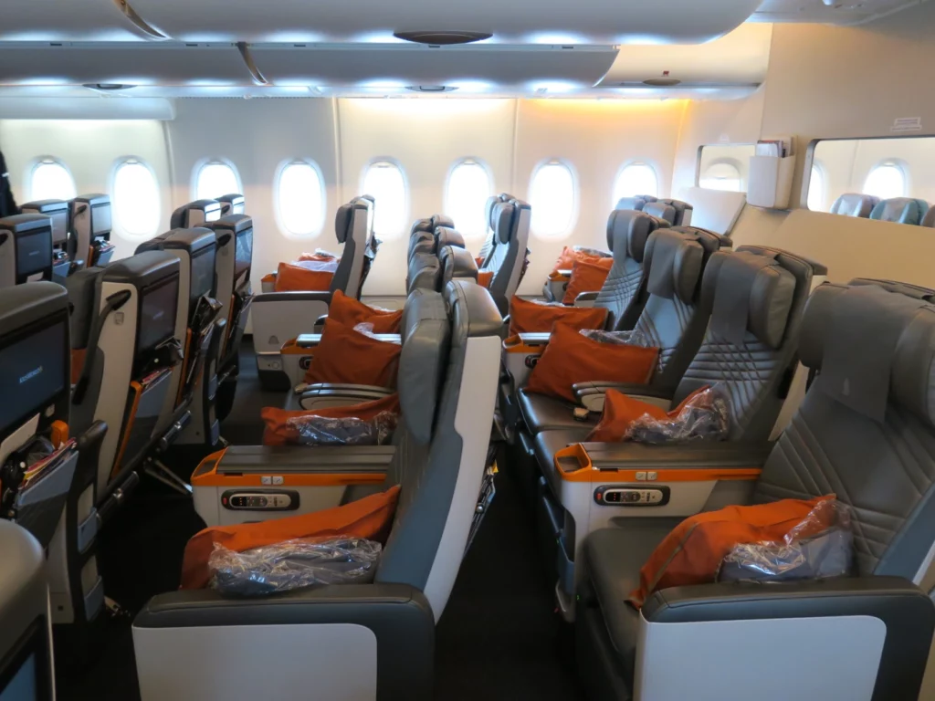 Side view of a row of premium economy seats on a Singapore airlines' plane