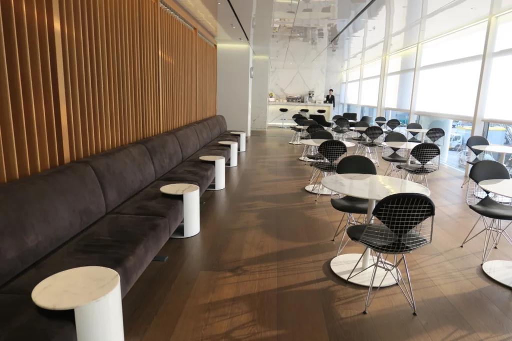 a long row of chairs and tables in a room