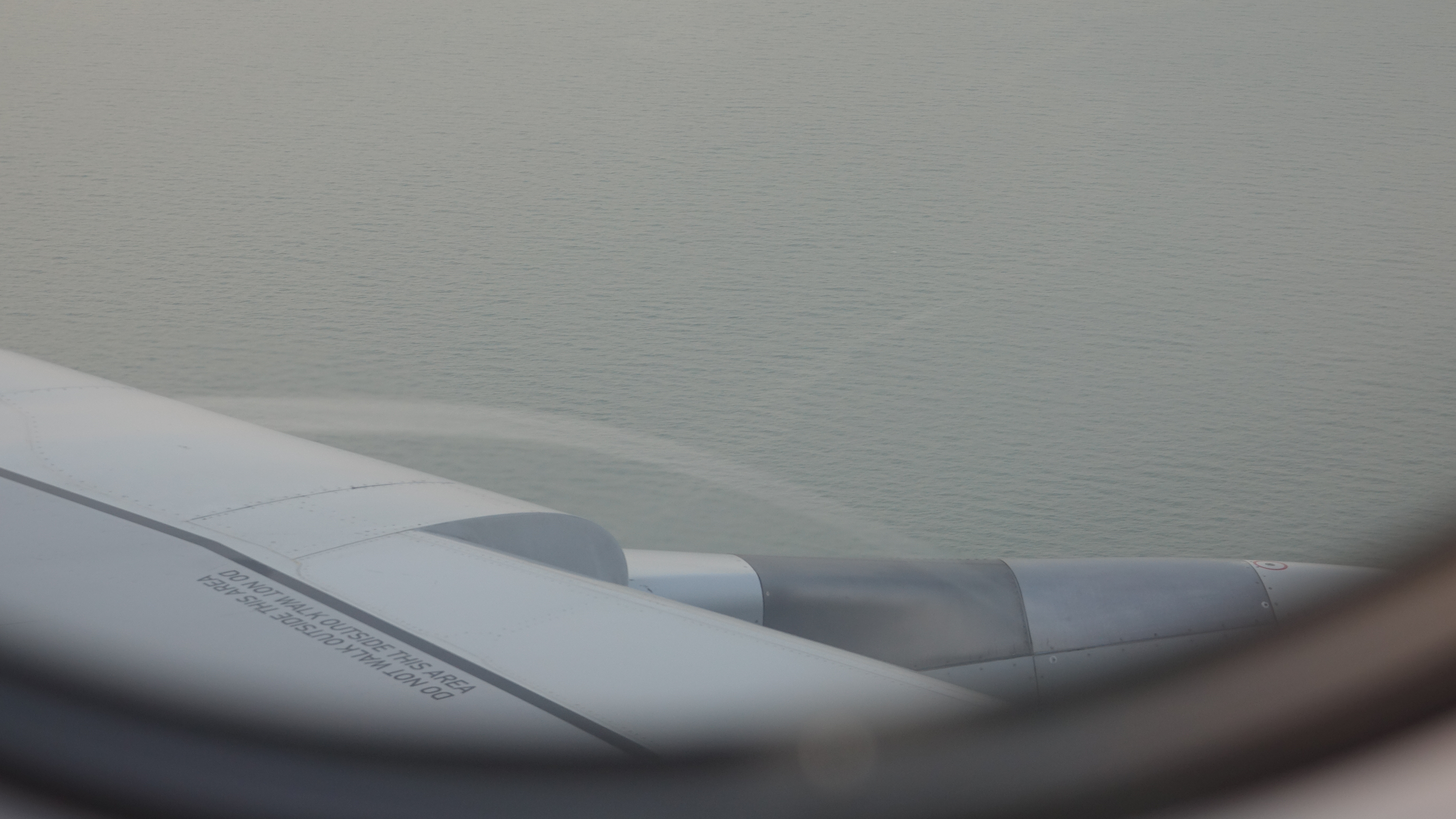 a view of the wing of an airplane