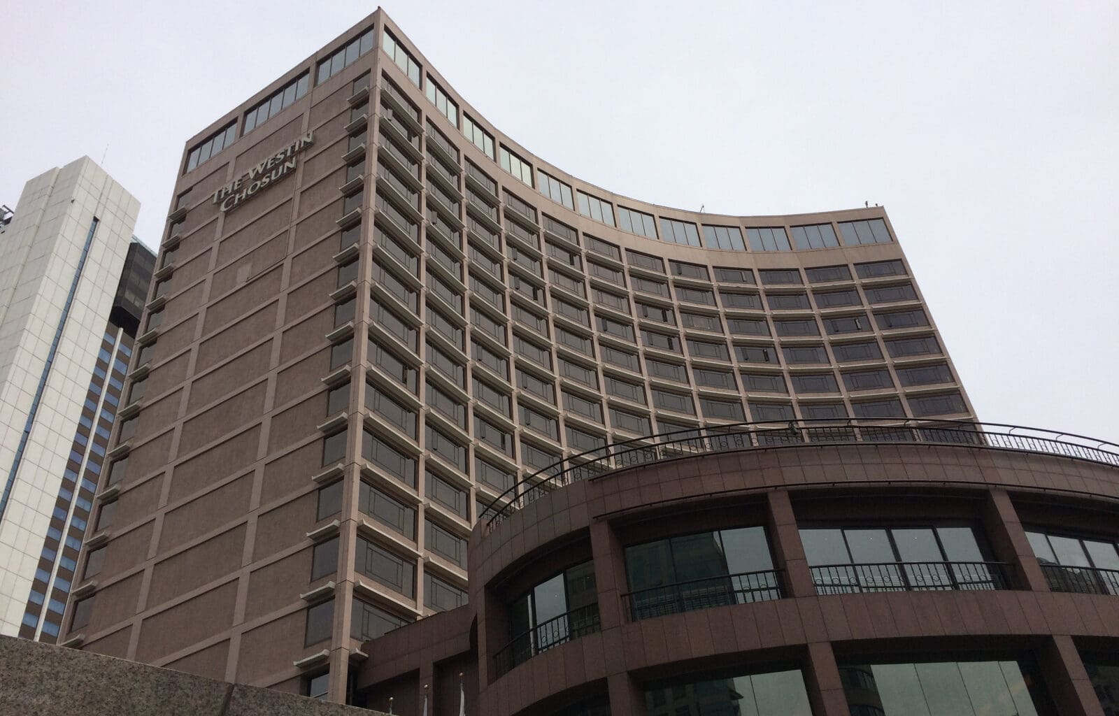 a building with many windows