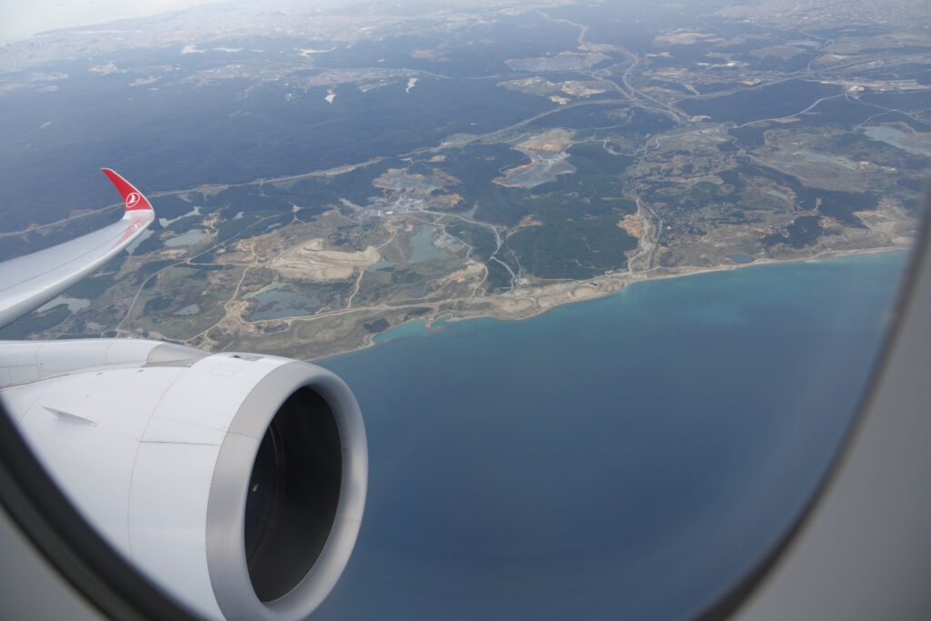 an airplane wing and water