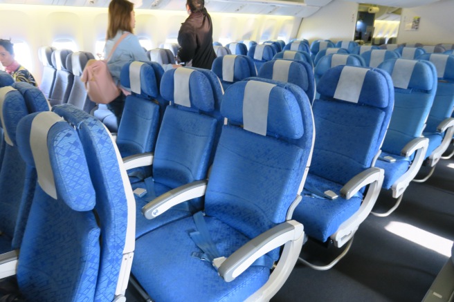 a row of blue seats on an airplane