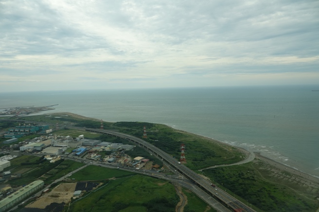 a highway next to the ocean