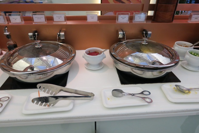 a group of bowls with lids on a counter