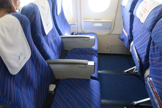 a row of blue seats on an airplane