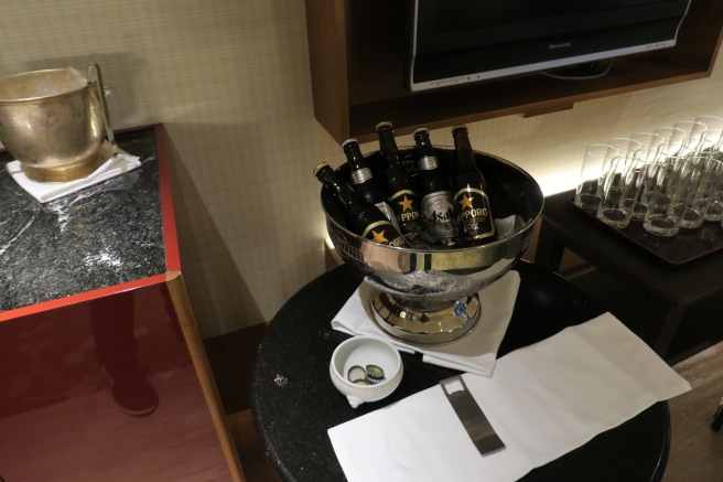 a bowl of beer on a table