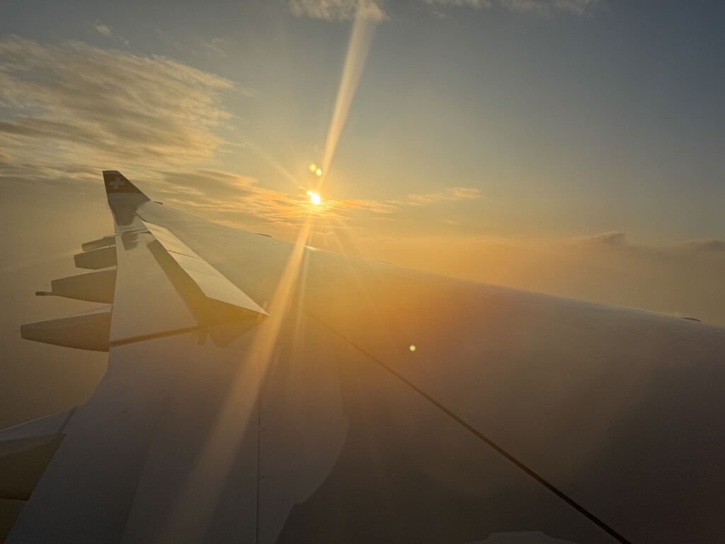 the wing of an airplane in the sky