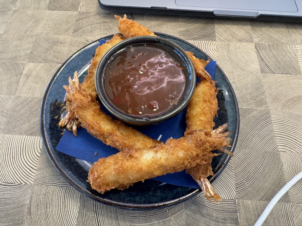 a plate of fried shrimp with sauce