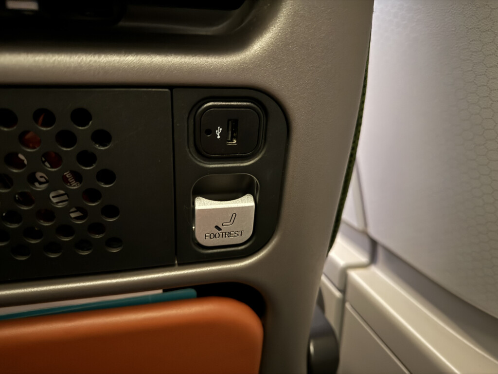 a close up of a seat button