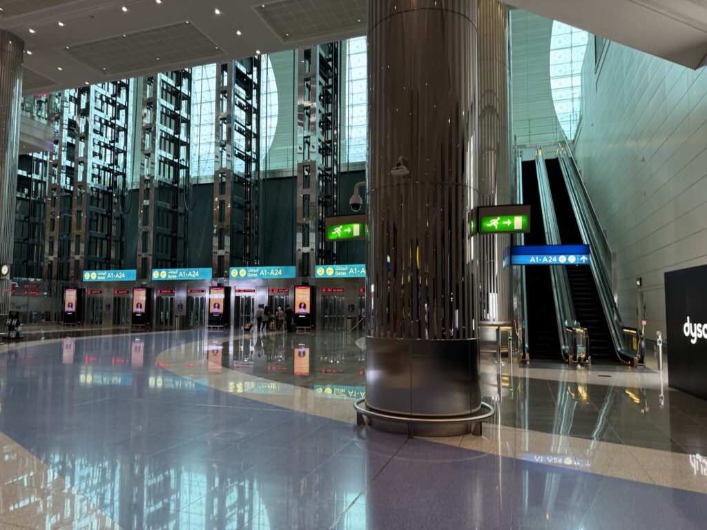 a large hall with a column and escalators