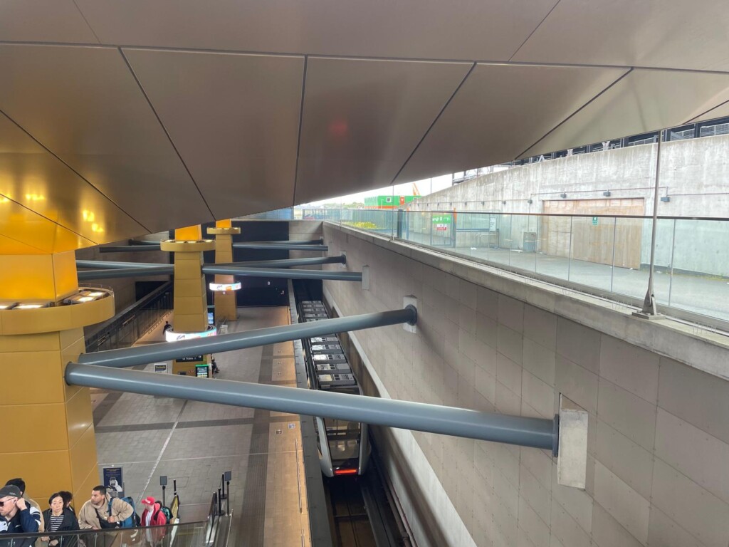 a train going down a train track