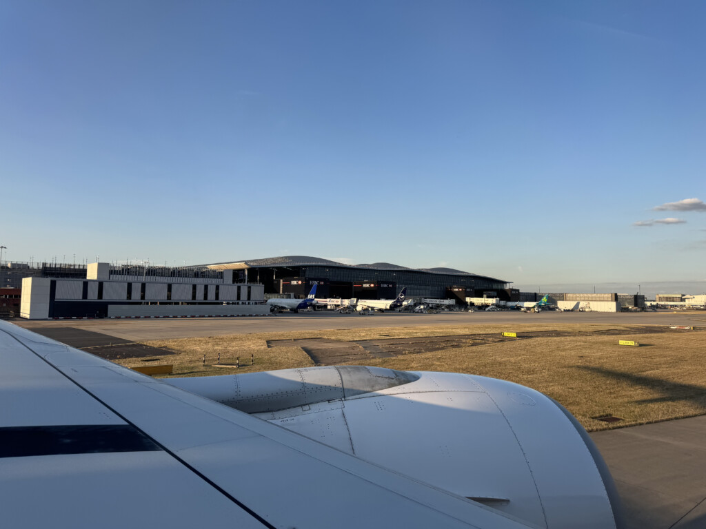 a plane wing and wing of an airplane