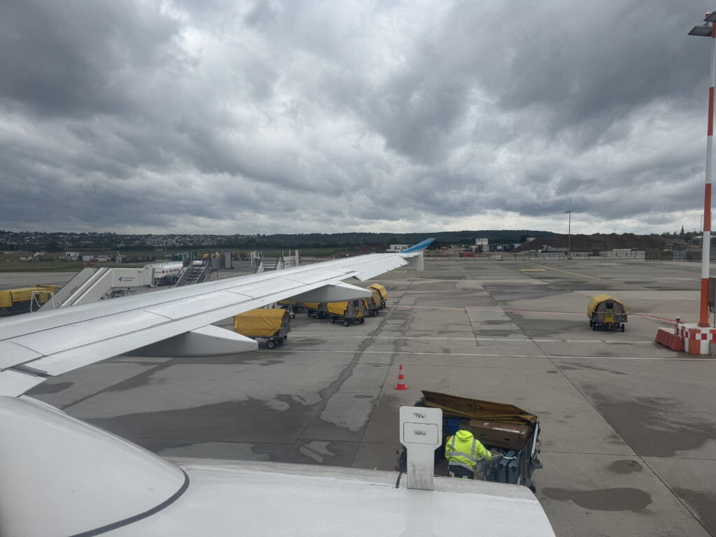 an airplane wing on a runway