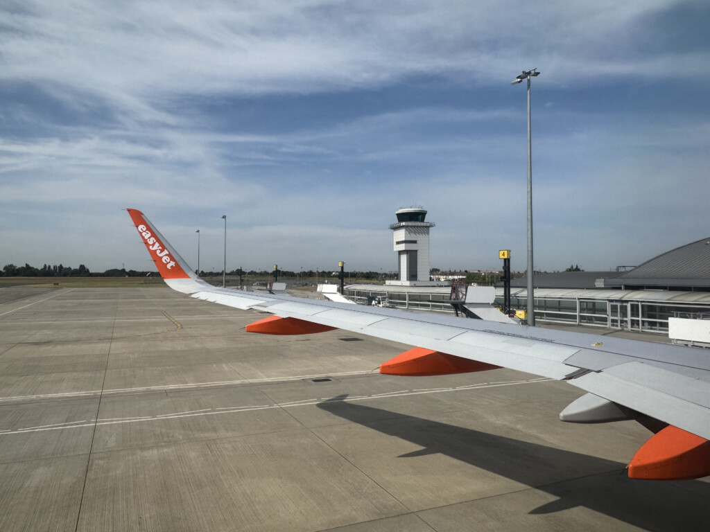 an airplane wing on a runway