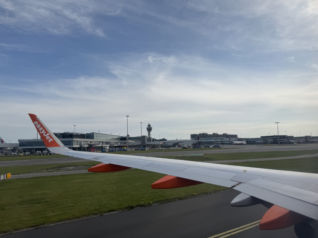 an airplane wing on a runway