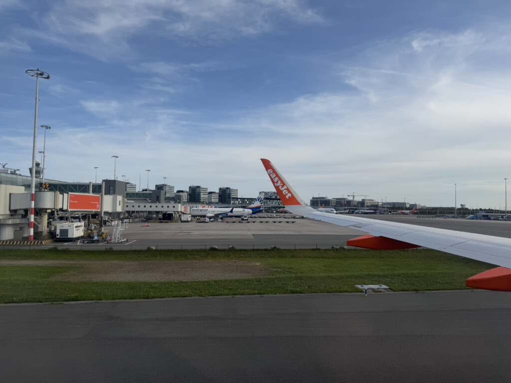 an airplane wing on a runway