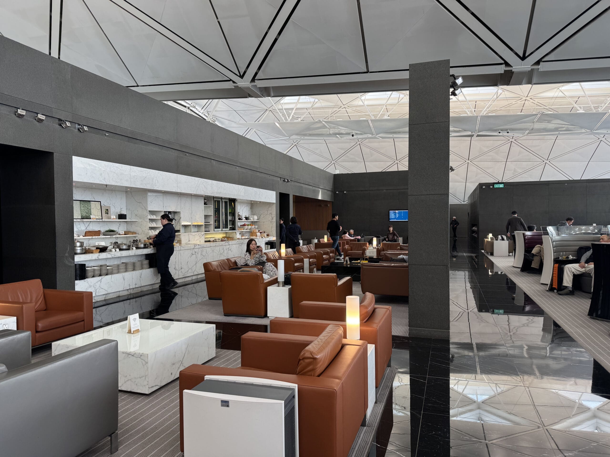 Cathay Pacific's The Wing Business Class Lounge: A Luxurious Retreat in Hong Kong