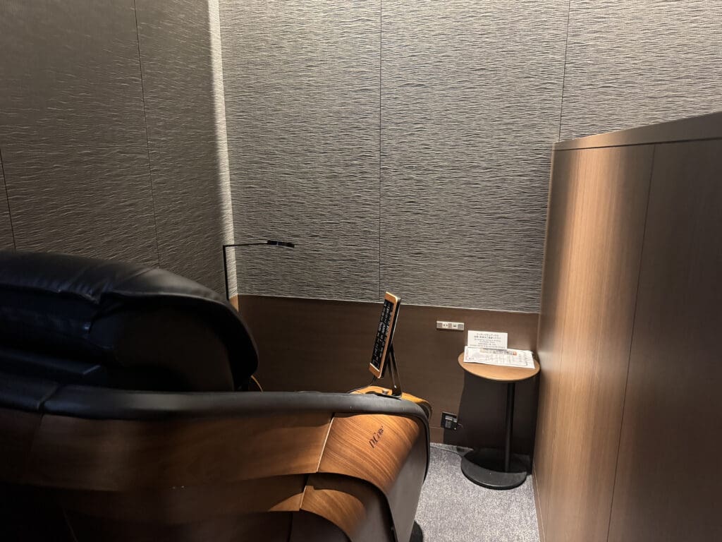 a room with a black chair and a table