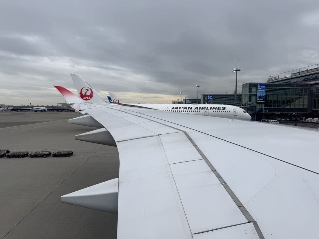 an airplane wing on a runway